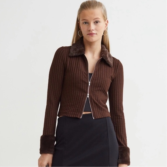 H&M Sweaters - H&M Faux Fur Collar Cardigan